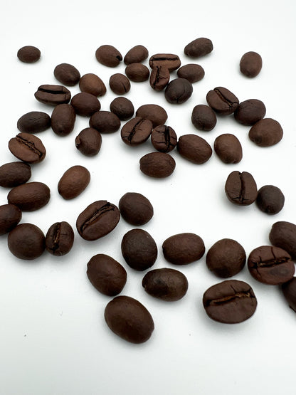 Mitteldunkel geröstete Kaffeebohnen des Föhrer Winterkaffees